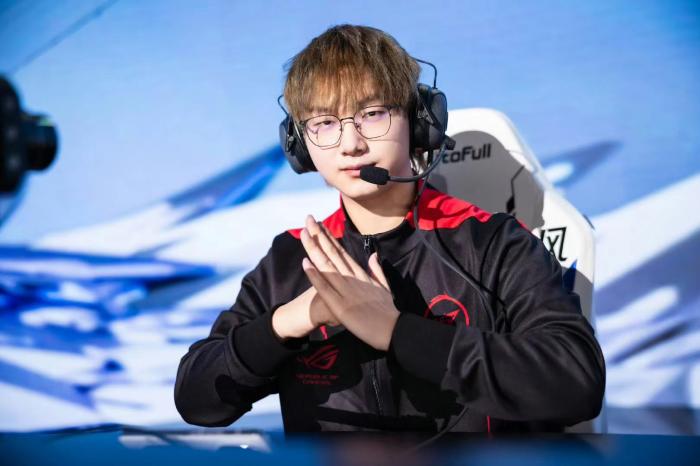 从替补席到舞台的崛起：弗莱在RW侠的新篇章与逆