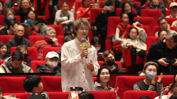 从替补席到舞台的崛起：弗莱在RW侠的新篇章与逆