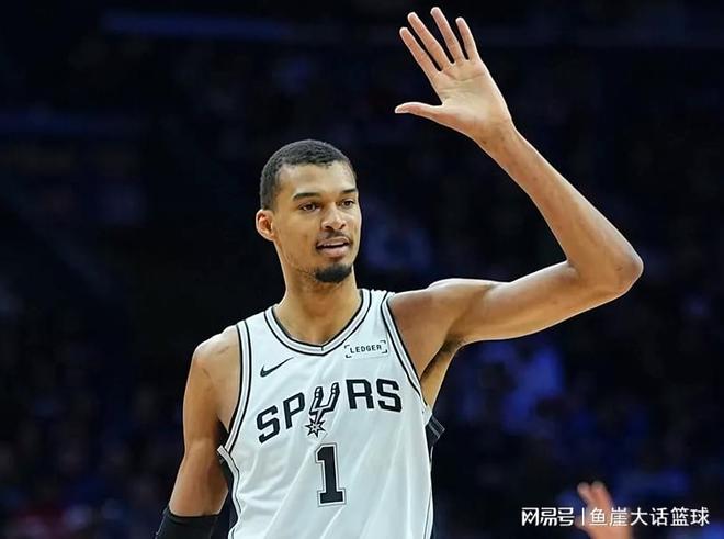 快船主场不敌马刺 伦纳德伤退文班亚马创历史纪