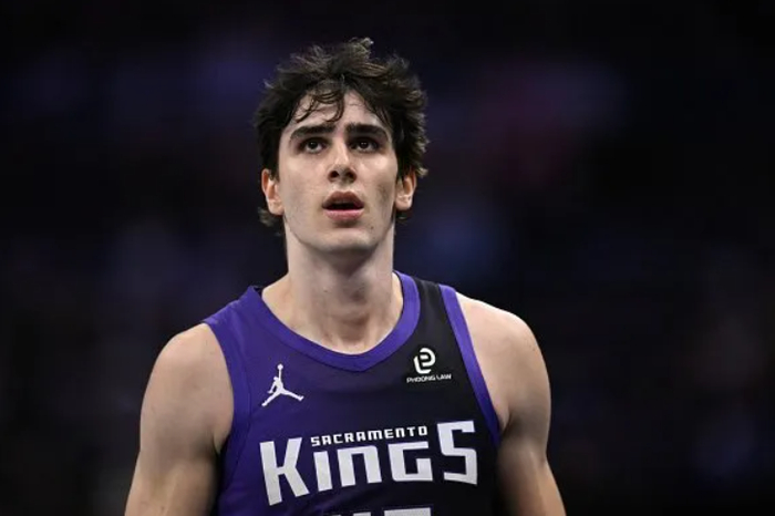 国王新星雷诺三战砍下32+9 以约基奇为榜样引热议