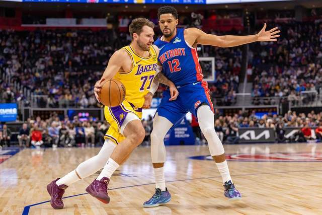 活塞逆转湖人詹金斯30+关键球定胜负 东契奇末节