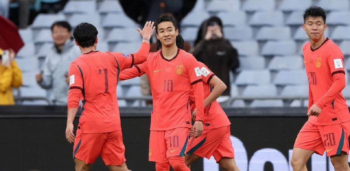 国足变阵5后卫迎战喀麦隆 战术调整或助战平韩国