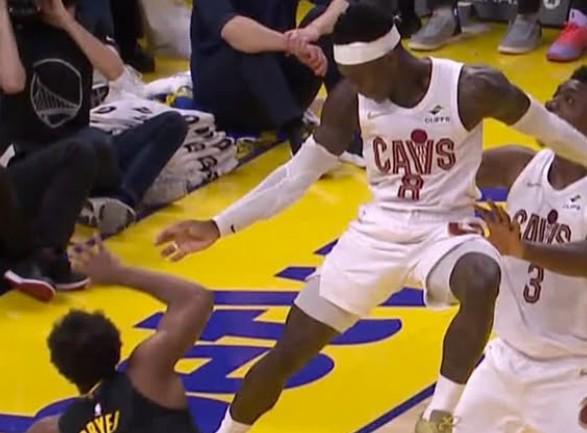 施罗德飞踢引发冲突 库明加调侃李连杰