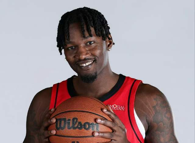 火箭队战术重组引争议 芬尼史密斯伤病成弃用主