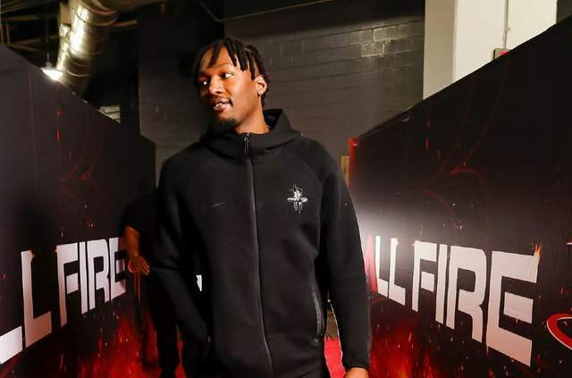 火箭队战术重组引争议 芬尼史密斯伤病成弃用主