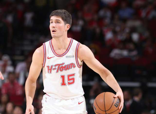 火箭队战术重组引争议 芬尼史密斯伤病成弃用主