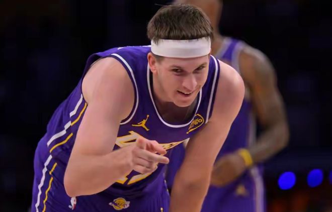 肯纳德三分绝杀湖人险胜魔术 双塔内线撑起防守