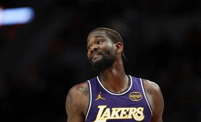 肯纳德三分绝杀湖人险胜魔术 双塔内线撑起防守