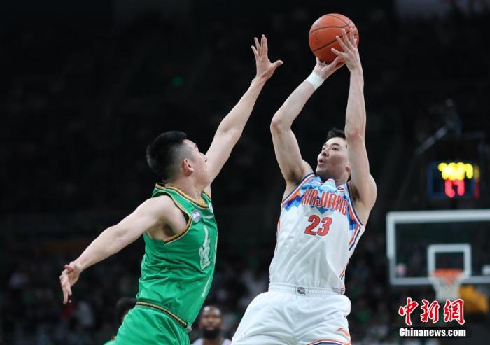 辽宁男篮横扫新疆队斩获三连冠 弗格荣膺总决赛