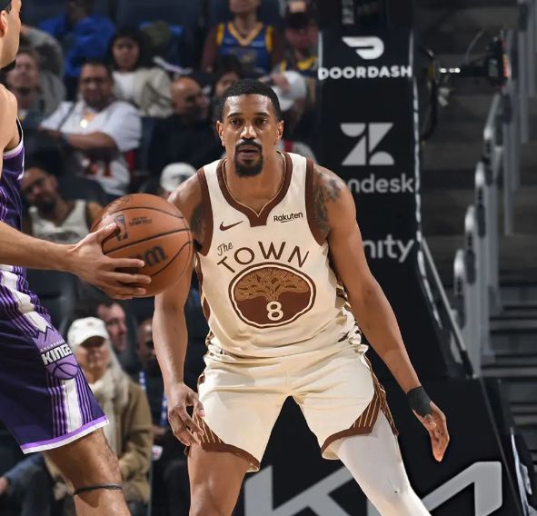 勇士逆转国王止四连败 库里复出关键一役