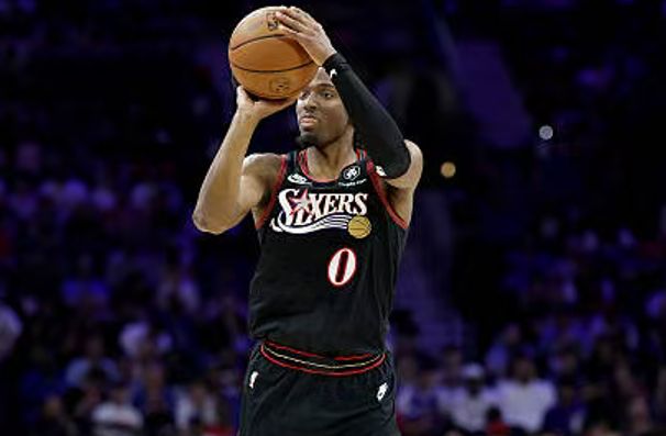 76人逆转魔术晋级季后赛 马克西31+6助成关键先生