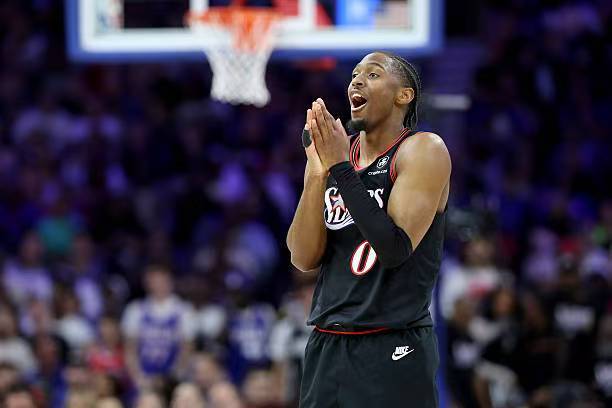 76人逆转魔术晋级季后赛 马克西31+6助成关键先生