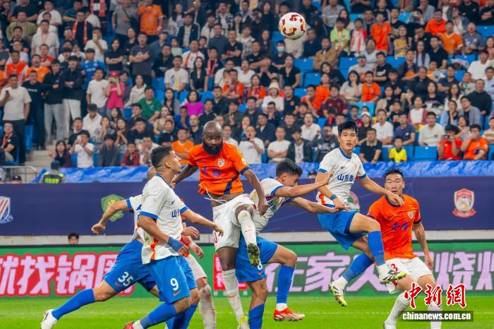 青岛海牛主场战平山东泰山 保级关键战暂脱降级