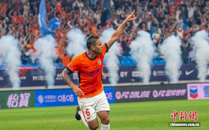 青岛海牛主场战平山东泰山 保级关键战暂脱降级